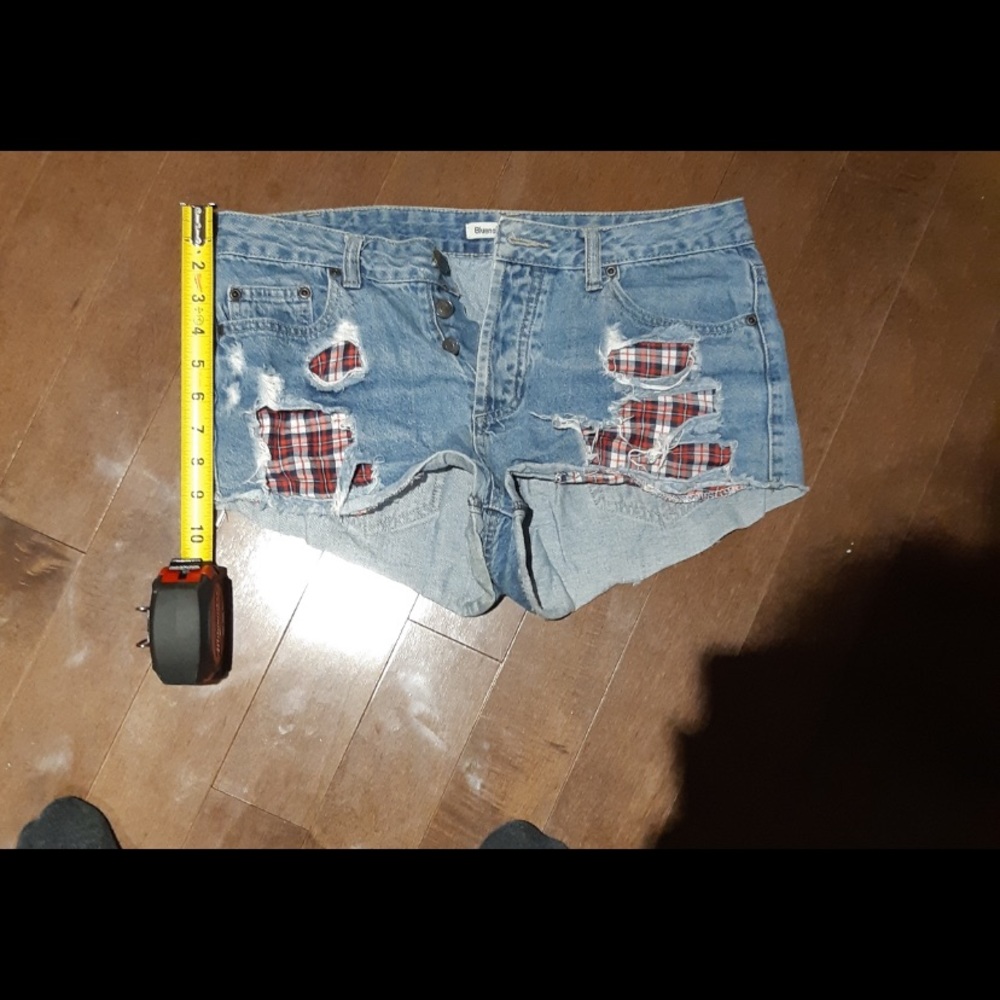 Shorts - Picture 3 of 3